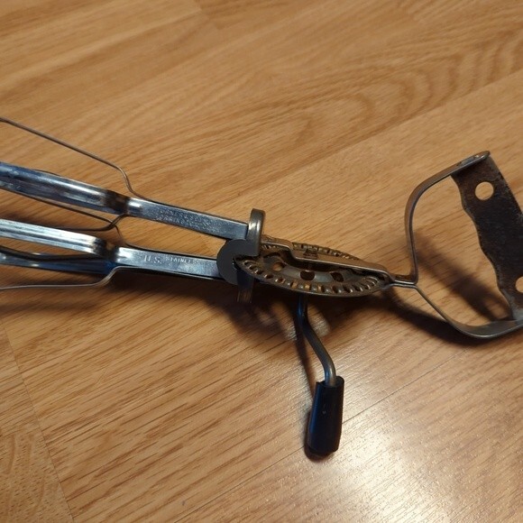 TURNER & SEYMOUR Rotary Egg Beater Hand Mixer Made CT U.S.A. Manual - Picture 6 of 8